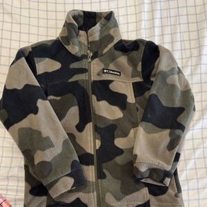 Boys Columbia Green and Black Camouflage Fleece Jacket size small 8